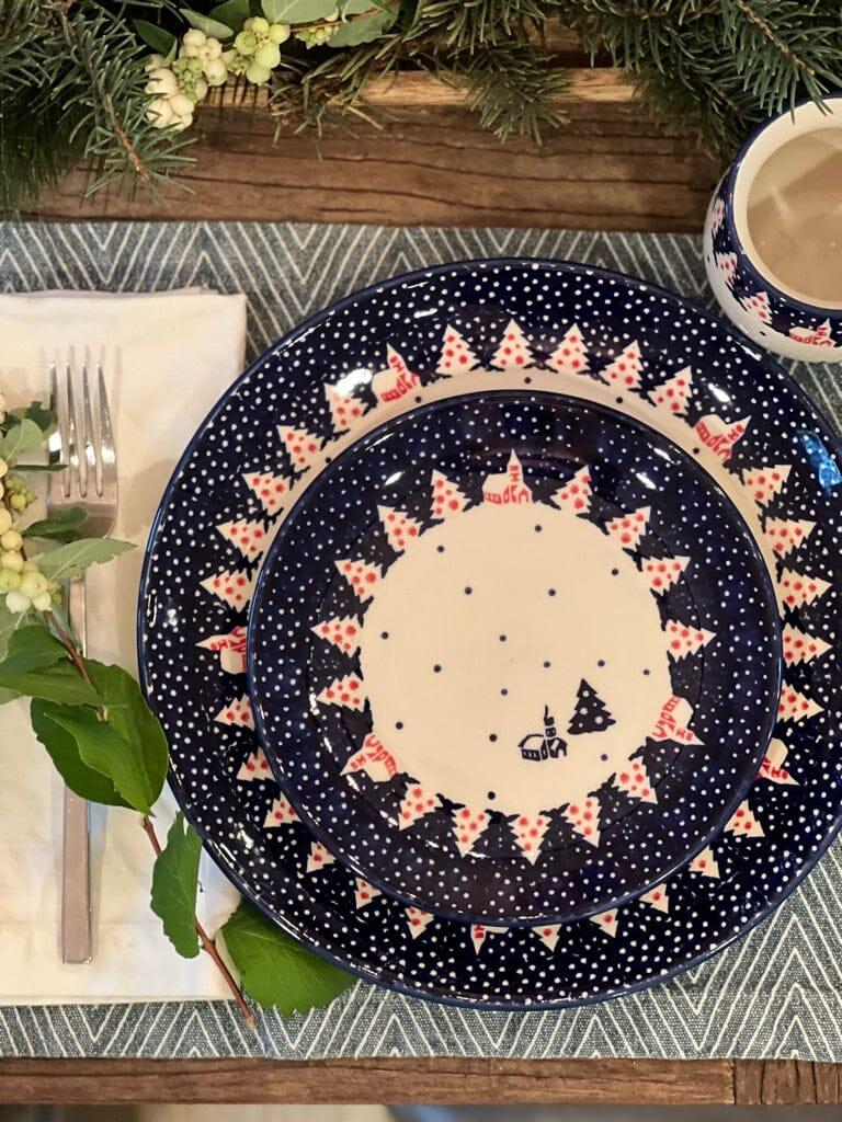 Plate, Round, Dessert, 7.25" in "Christmas Chapel" by Manufaktura | T131T-CHDK - Image 3